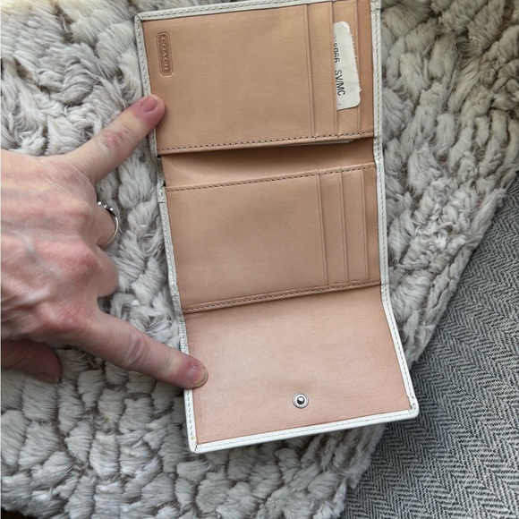 COACH NWT Vintage Limited Edition straw/leather/embroidery bee & flowers wallet - Picture 6 of 16